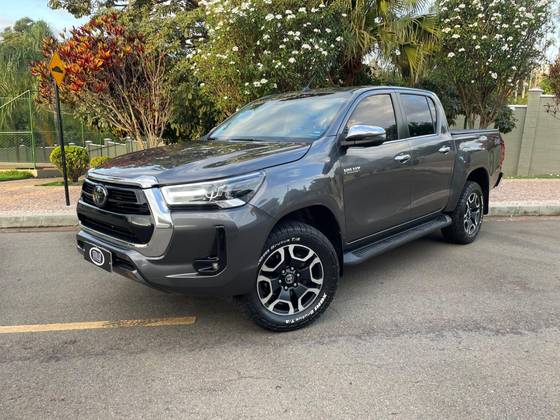TOYOTA HILUX 2.8 D-4D TURBO DIESEL CD SRX 4X4 AUTOMÁTICO TOYOTA HILUX 2.8 D-4D TURBO DIESEL CD SRX 4X4 AUTOMÁTICO